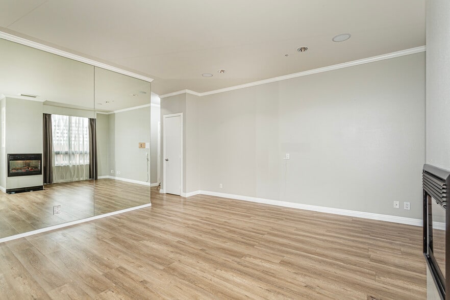 Primary bedroom - 700 Front St