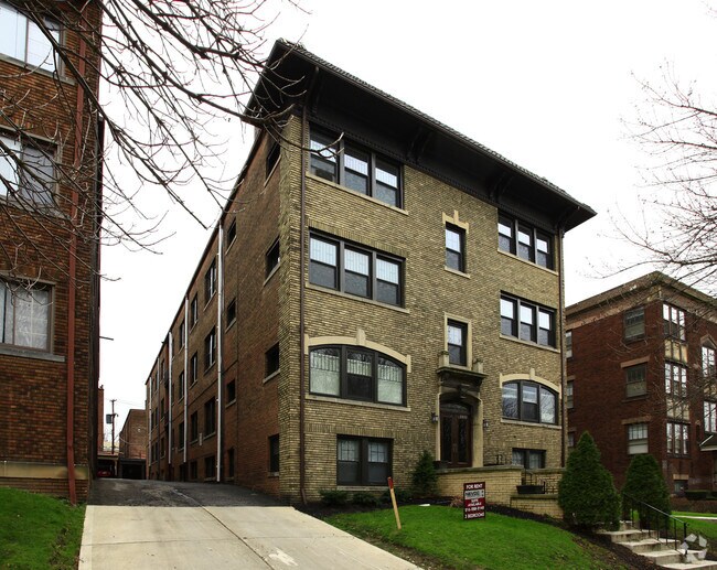 Primary Photo - Derbyshire Apartments
