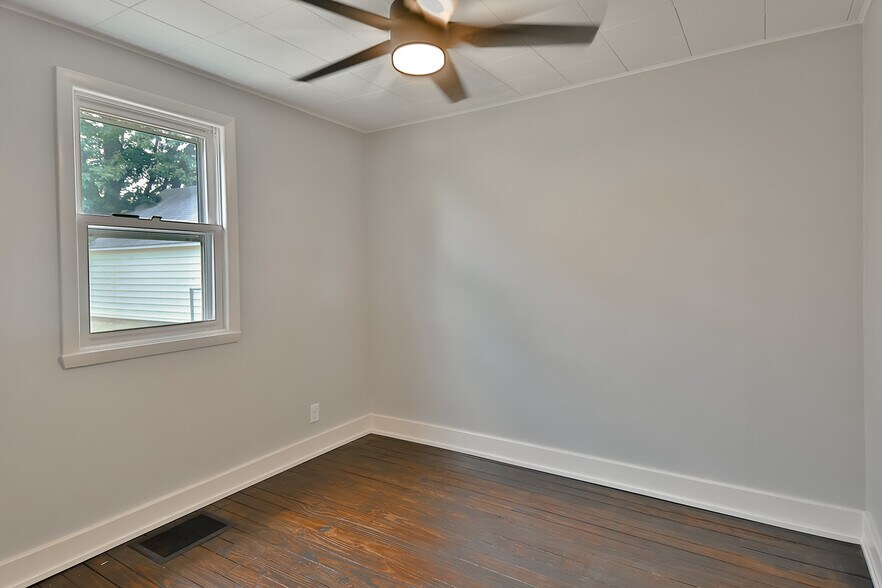 Building Photo - 706 Wood Ave