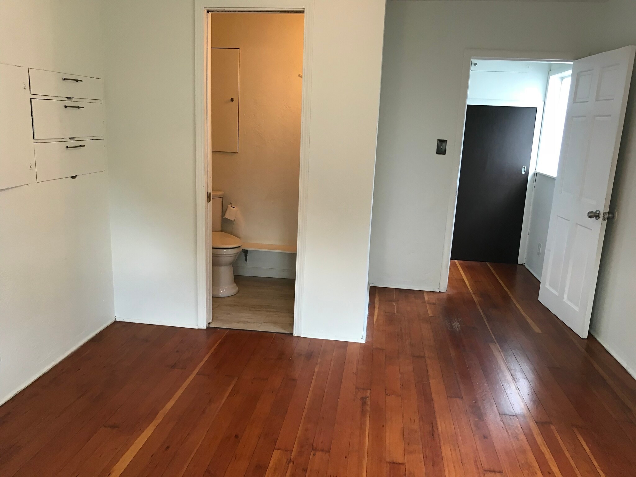 upstairs powder room, bd room, closet - 3219 King St