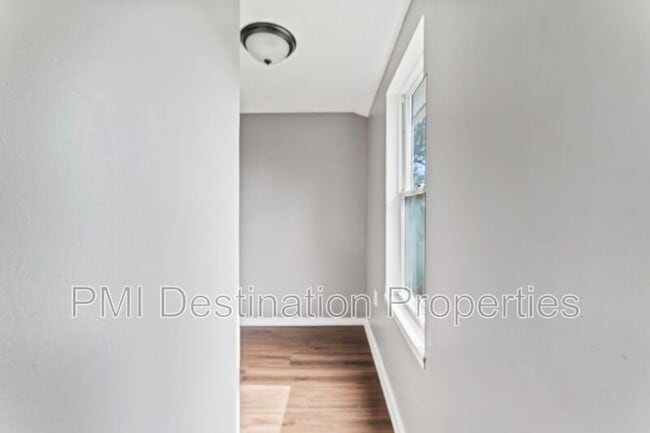 Building Photo - 9408 East 23rd St S