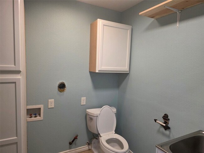 Building Photo - 209 Franlee St