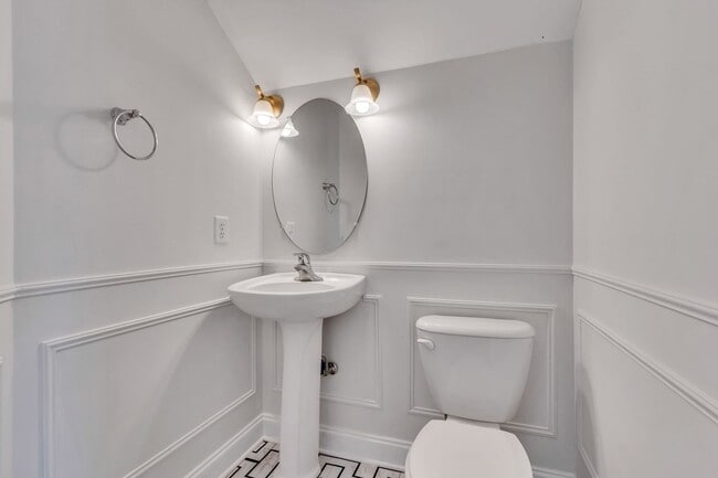 Building Photo - Spacious End Unit with Garage in Gated Com...