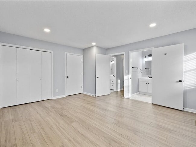 Building Photo - 801 4th Ave E