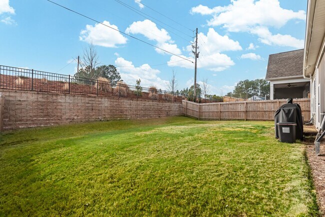 Building Photo - Stunning 4 Bed, 3 Bath Home in Durham!