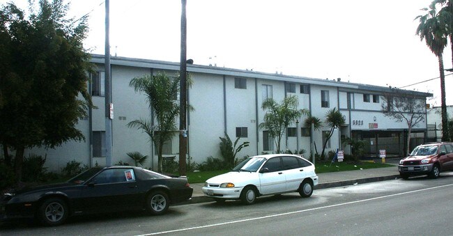 Building Photo - 6820 Laurel Canyon Blvd