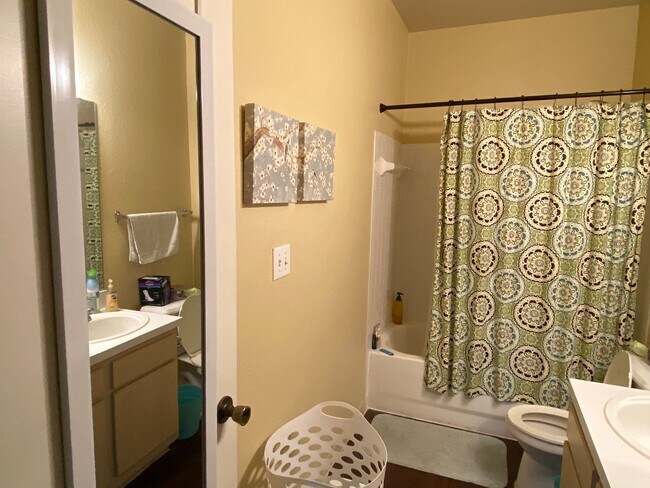 Building Photo - 8517 Island Breeze Ln