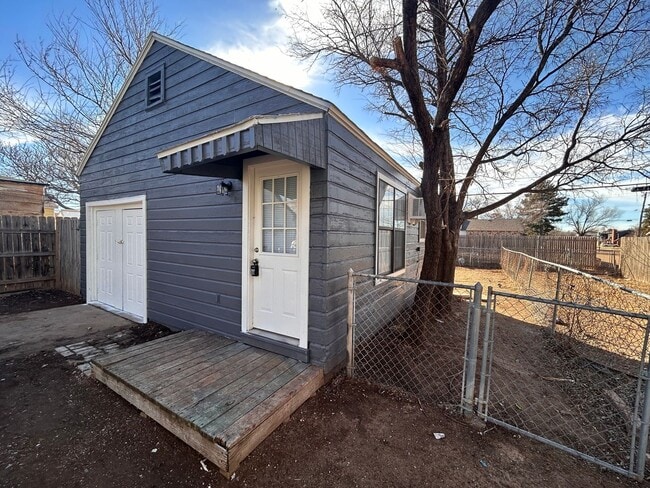 Building Photo - 1209 SW 20th Ave