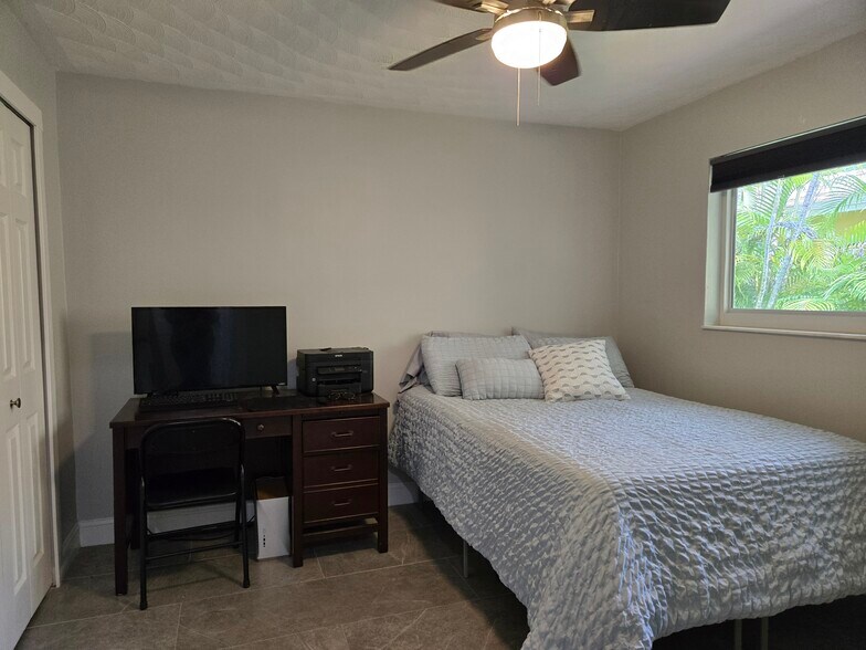 Building Photo - 1634 NE 4th Pl