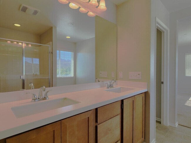 Building Photo - Canyon Hills 2 Story, 4BD, 2.5BA Lake Elsi...