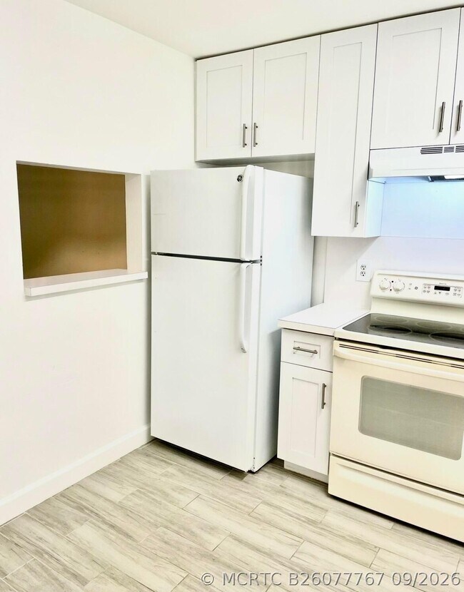Building Photo - 4575 Lucerne Lakes Blvd W