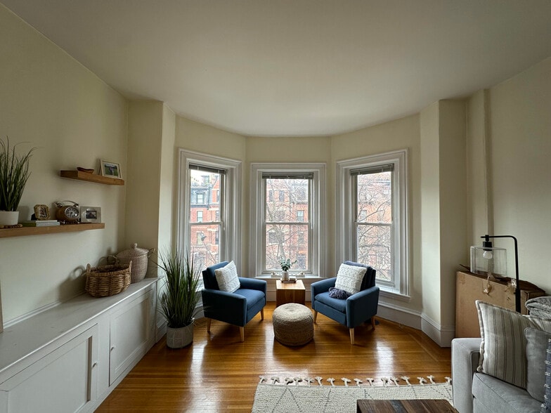 Building Photo - 300 Marlborough St