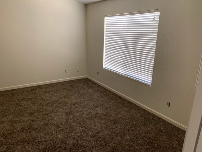 Building Photo - 1615 Great Basin Dr