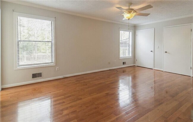 Building Photo - 516 Faith St