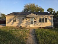 Building Photo - 202 S Hammes Ave