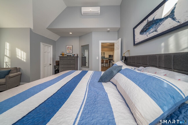 Building Photo - 50 York St