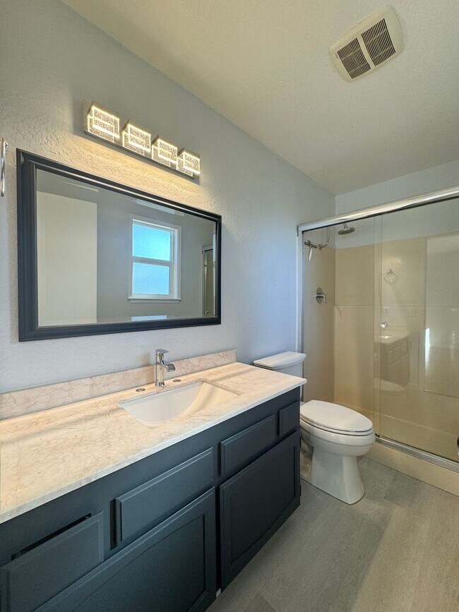 Building Photo - Beautiful home in Parkwood Estates