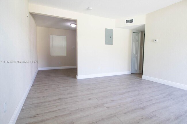 Building Photo - 429 NW 9th Ave
