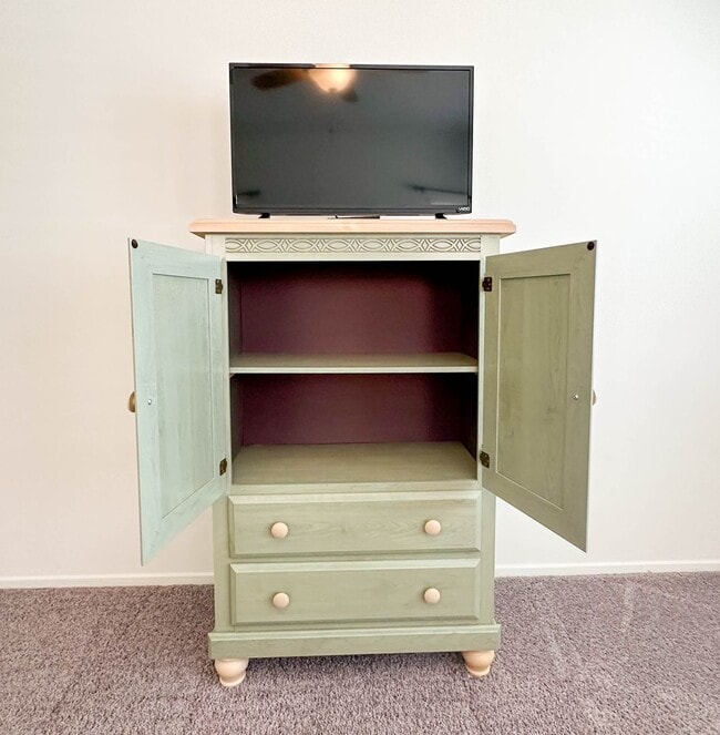 Building Photo - COMING SOON! * RARE OPPORTUNITY * SENIOR (55+) ROOM FOR RENT IN PRISTINE GATED COMMUNITY IN MENIFEE!