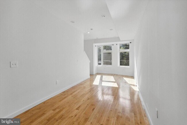 Building Photo - 1247 N 28th St