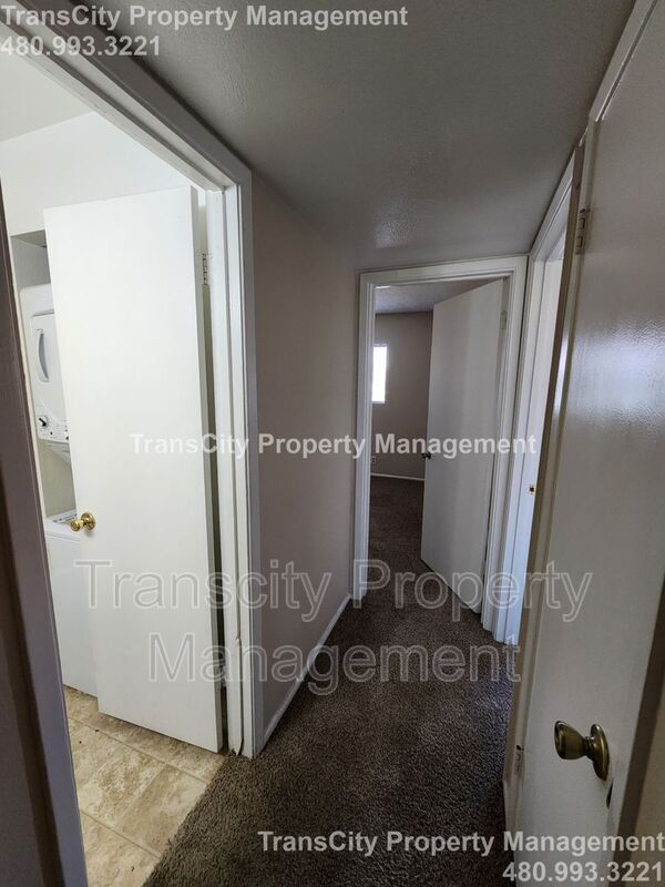 Building Photo - 286 W Palomino Dr