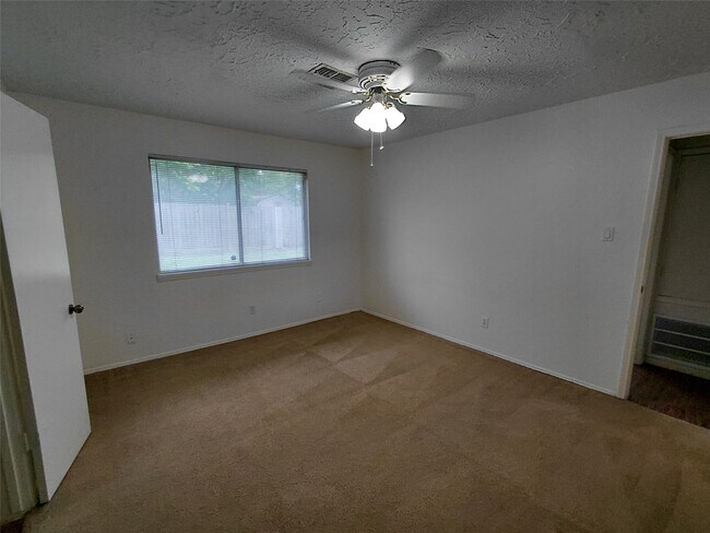 Building Photo - 3203 Mourning Dove Dr