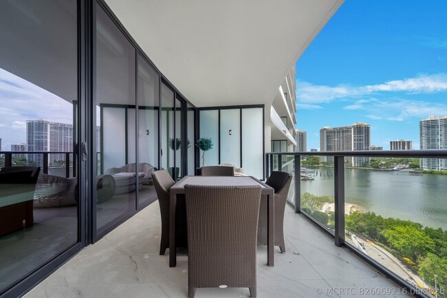 Building Photo - 5000 Island Estates Dr