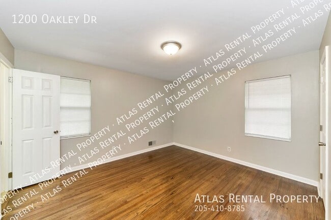 Building Photo - 1200 Oakley Dr