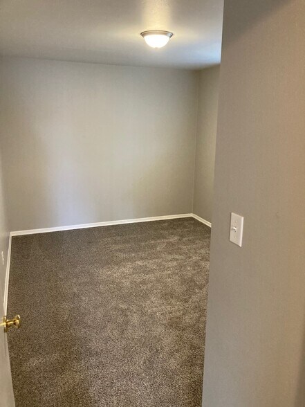 Building Photo - 609 E Euclid Ave