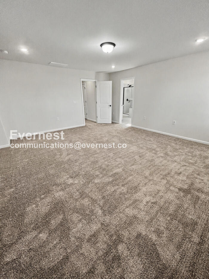 Building Photo - 2145 Bethpage Dr