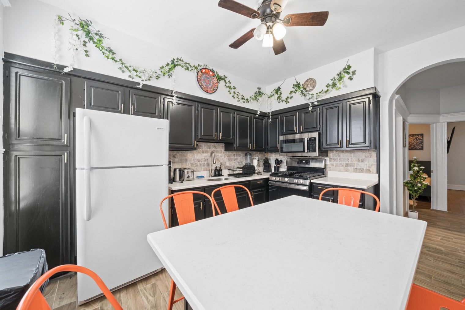 Building Photo - 84 W 42nd St