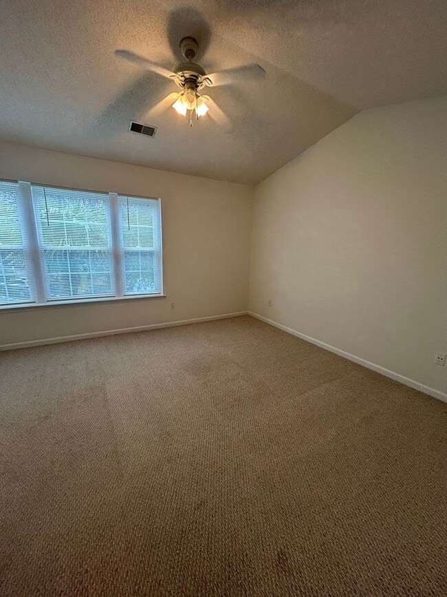 Building Photo - Oak Bluff Townhome