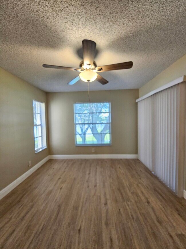 Building Photo - 2950 Olivewood Terrace