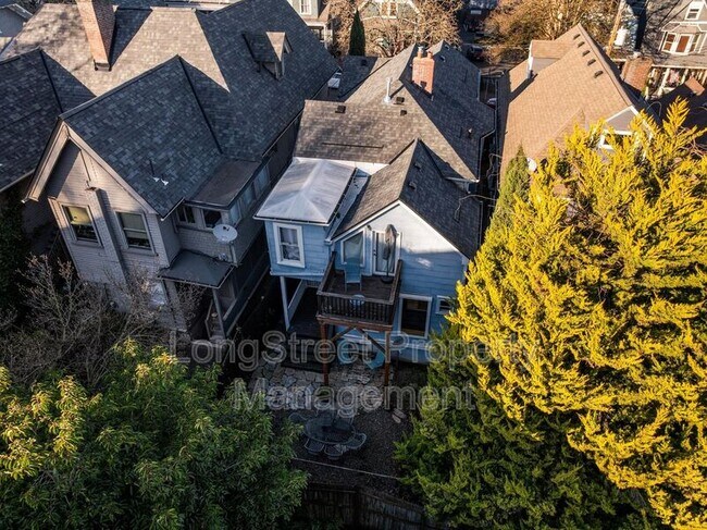 Building Photo - 2338 NW Hoyt St