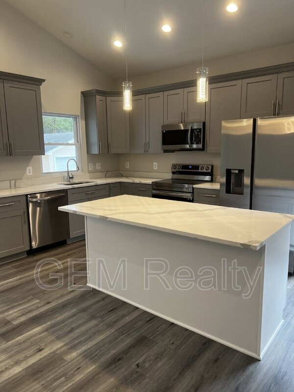 Building Photo - 38 Meadow View Ln