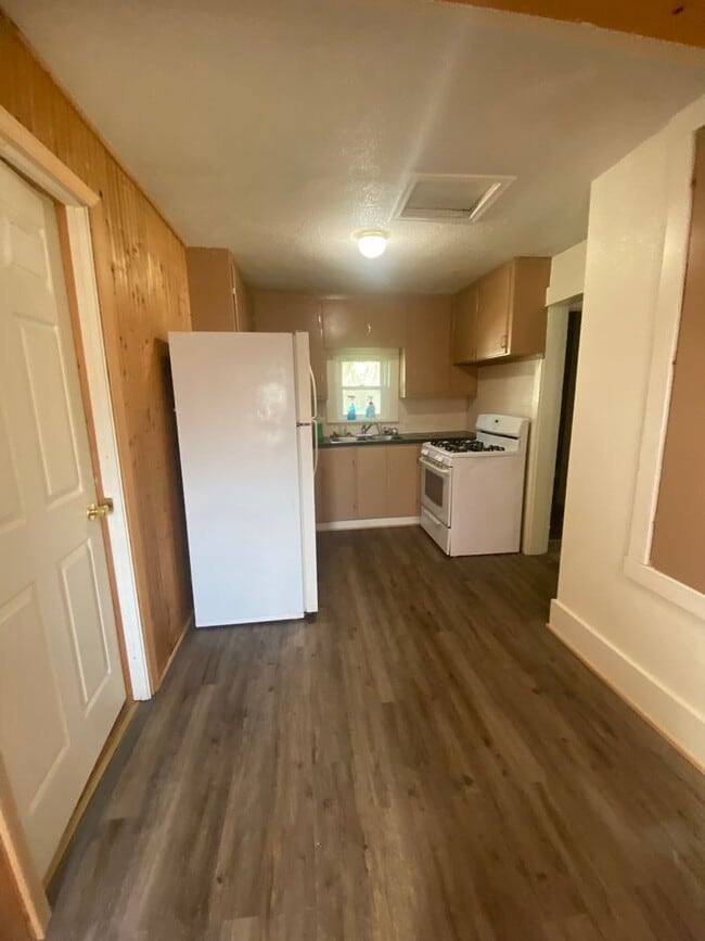 Building Photo - 2 BED | 1 BATH | SINGLE-LEVEL HOME | NORTH