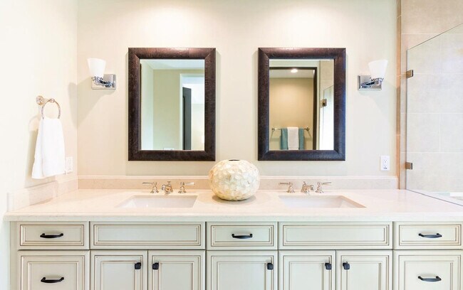 Building Photo - 718 Silver St