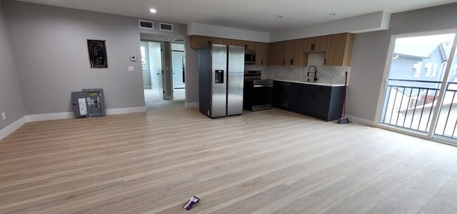 Building Photo - 5725 Klump Ave