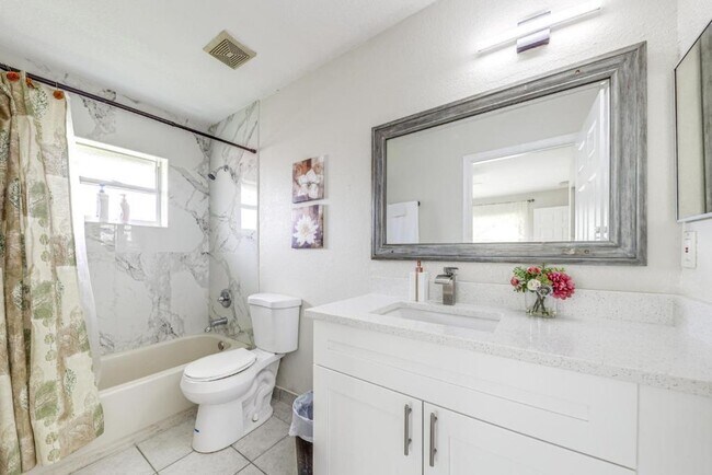 Building Photo - 4815 Bertha St