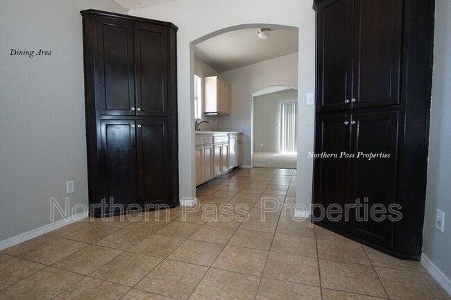 Building Photo - 807 Jaime St