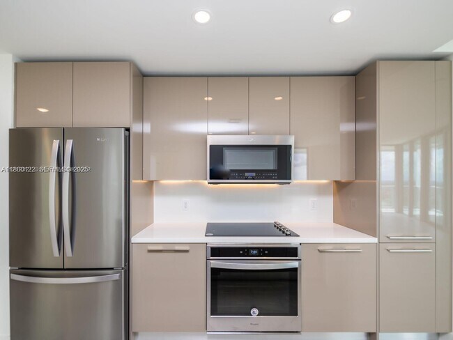 Building Photo - 2000 Metropica Wy