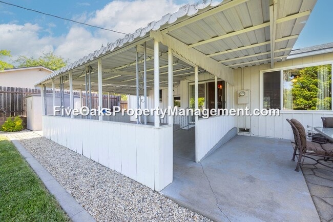 Building Photo - 102 Grenoble Way