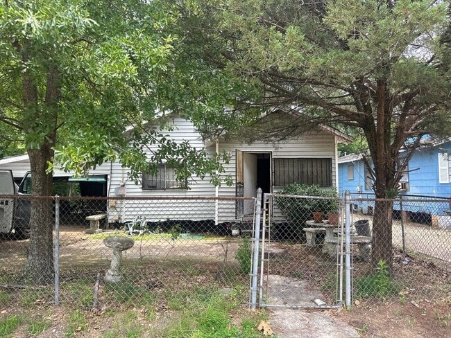 Building Photo - 3026 Bishop Ave