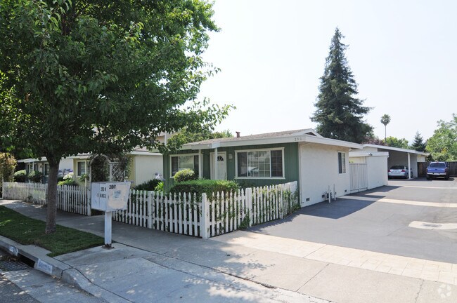 Primary Photo - 290 W Rincon Ave