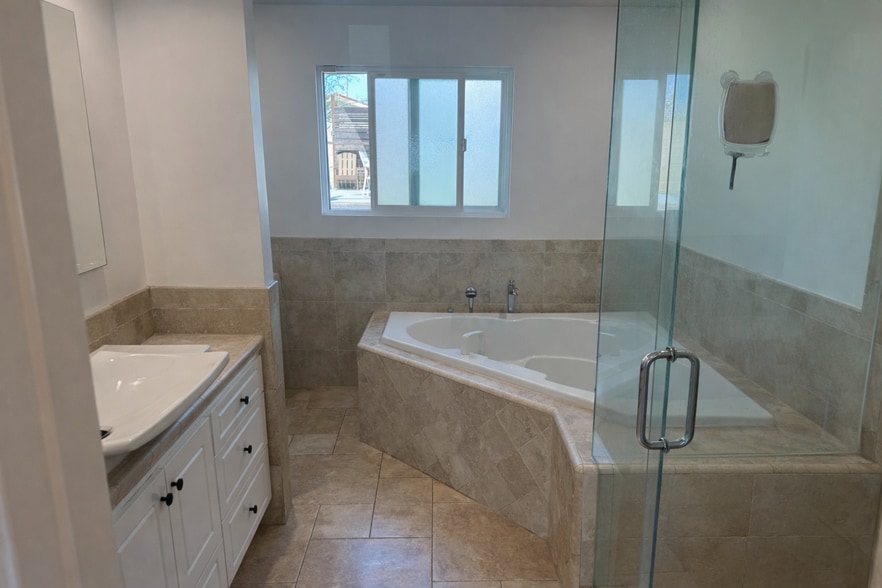 Building Photo - 1606 W 22nd St