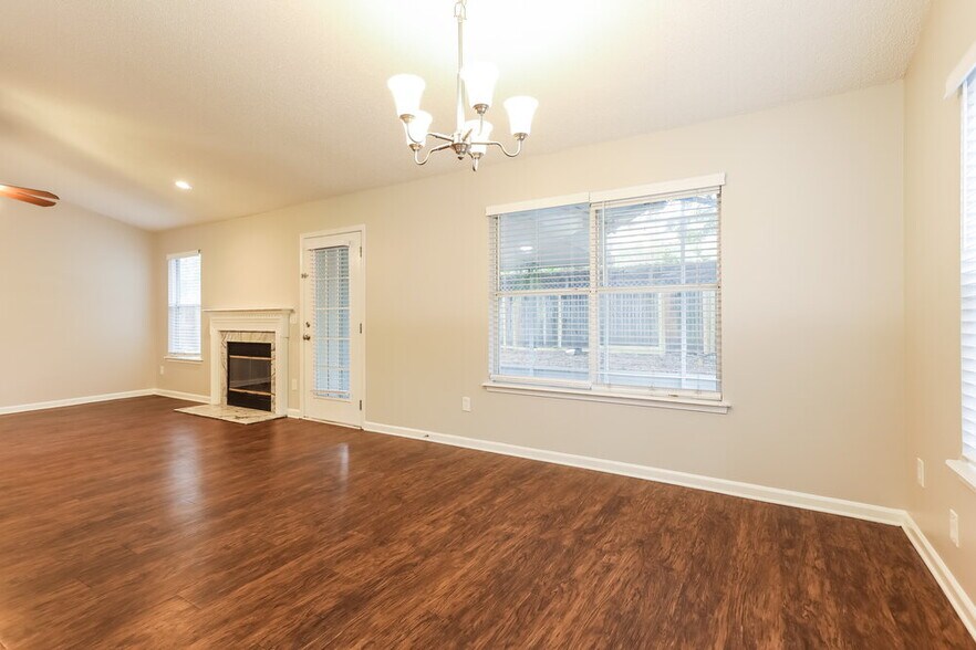 Building Photo - 7971 Copperfield Cir N