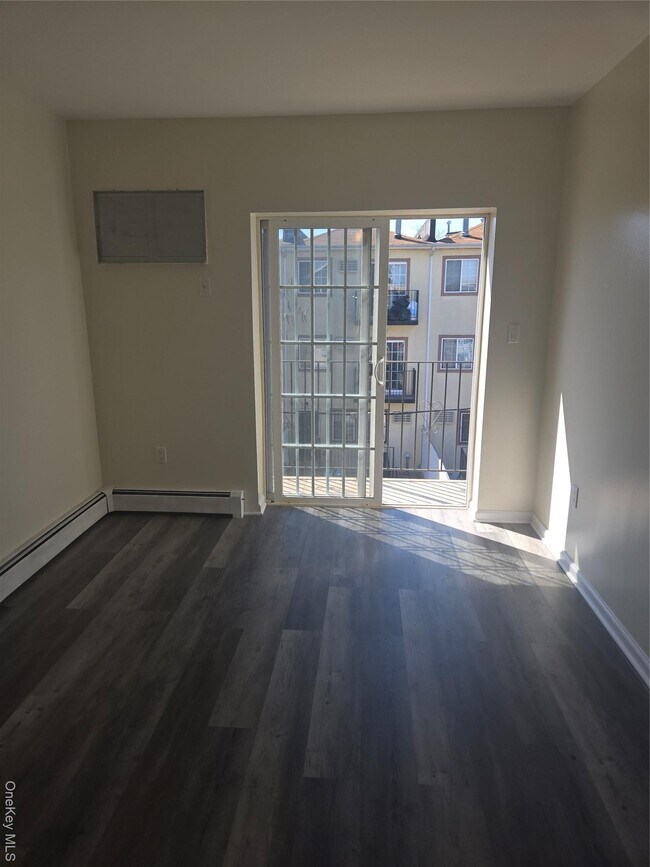 Building Photo - 404 E 54th St