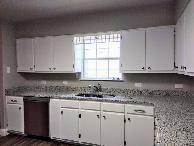 Building Photo - *COMING SOON* Charming 3BR/2BA Home with Covered Porch & Stainless Steel Appliances!