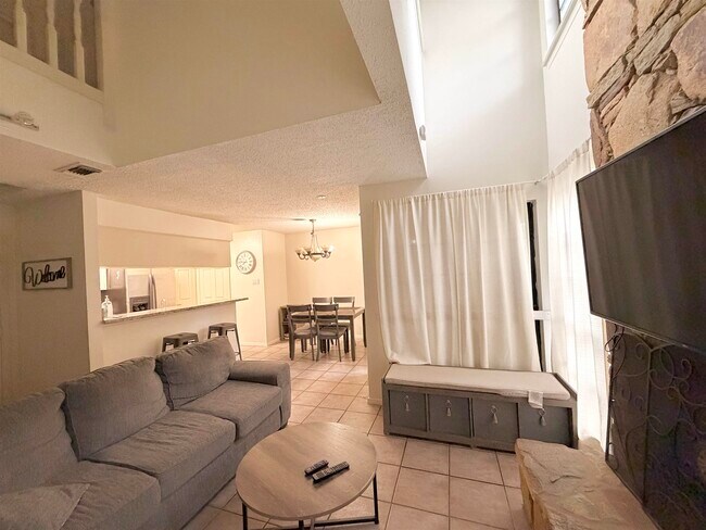 Building Photo - 200 Martingale