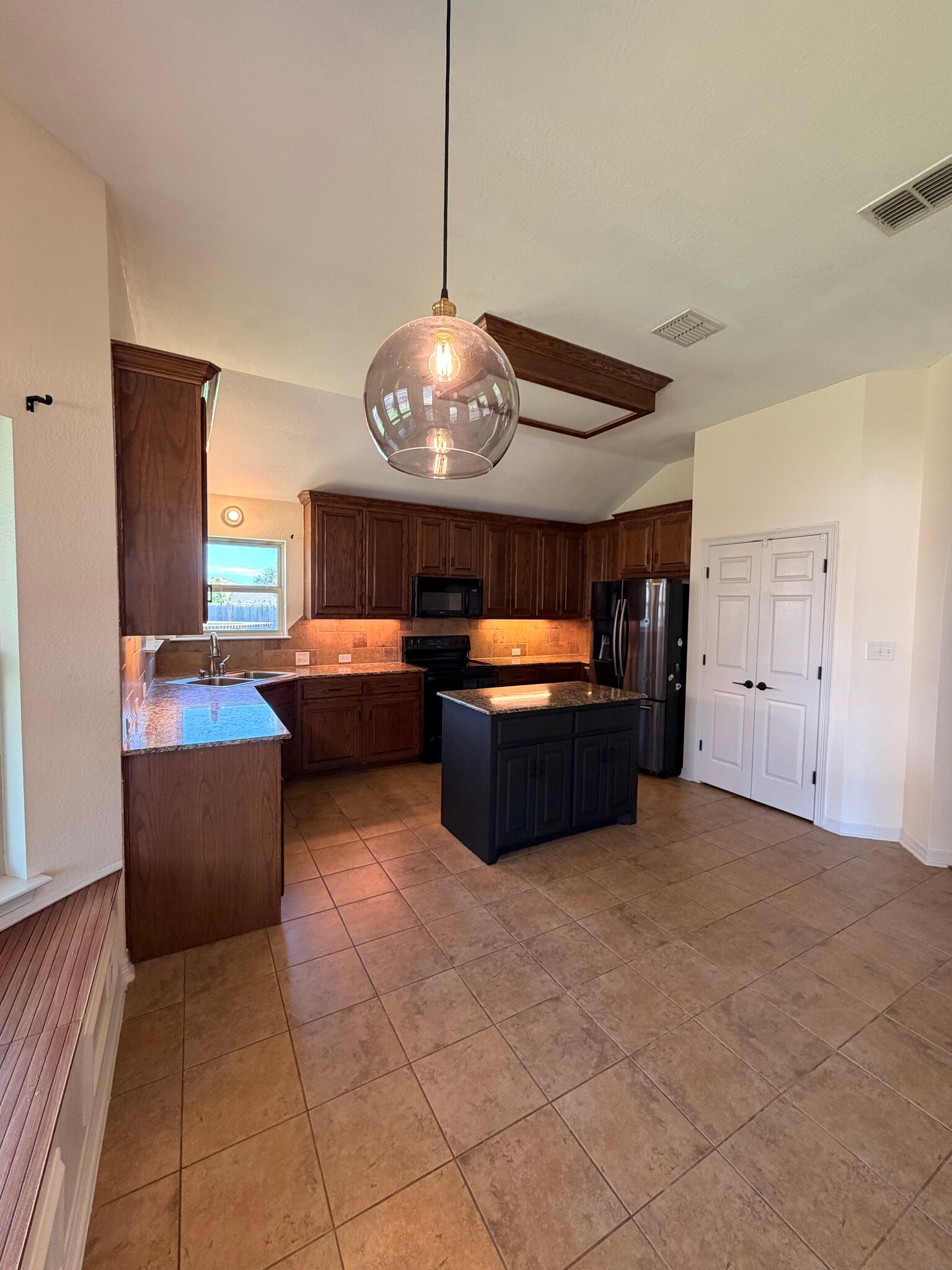 Building Photo - 3116 Sarita Cv